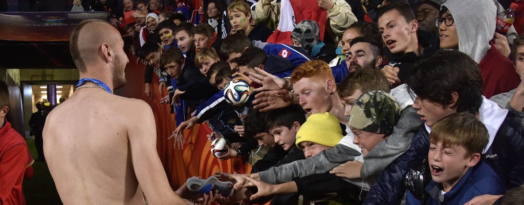 Los campeones sub-20 serbios son recibidos por 50.000 hinchas