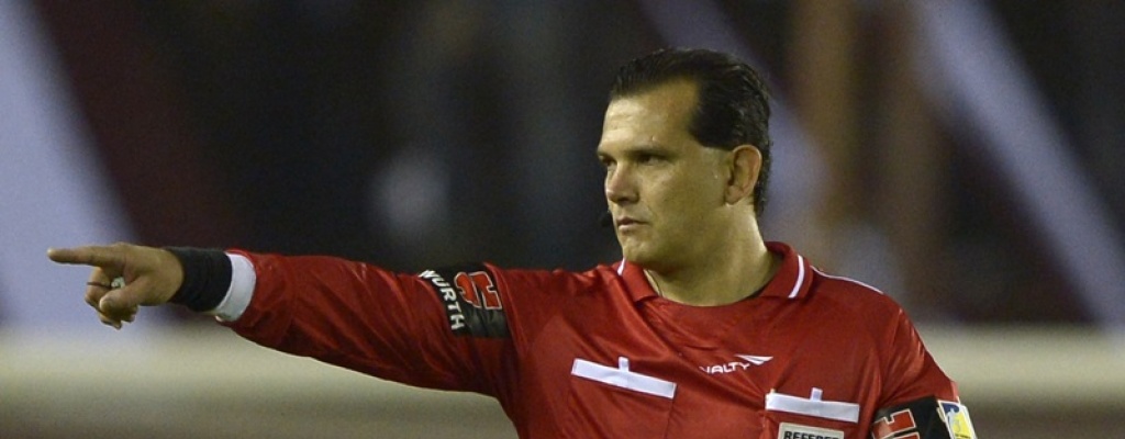 Tres arbitros paraguayos suspendidos sospechados de arreglo de partidos