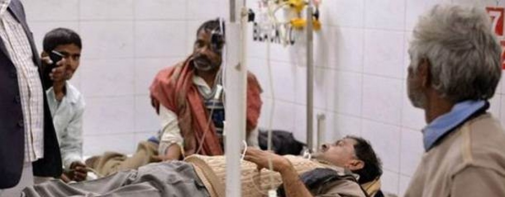 Detienen en India al responsable de alcohol adulterado mortal