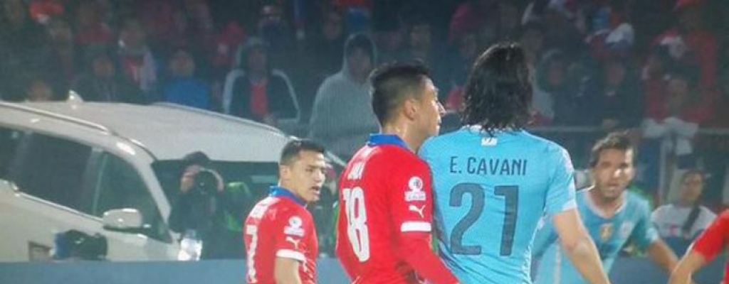 Conmebol abrir� expediente al chileno Jara por provocaci�n a Cavani