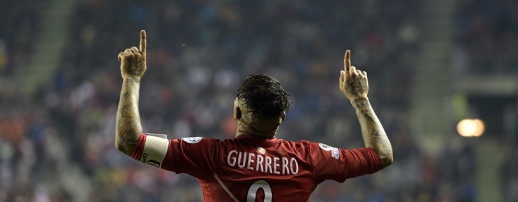 Per� venci� Bolivia y se meti� en semifinales con triplete de Guerrero
