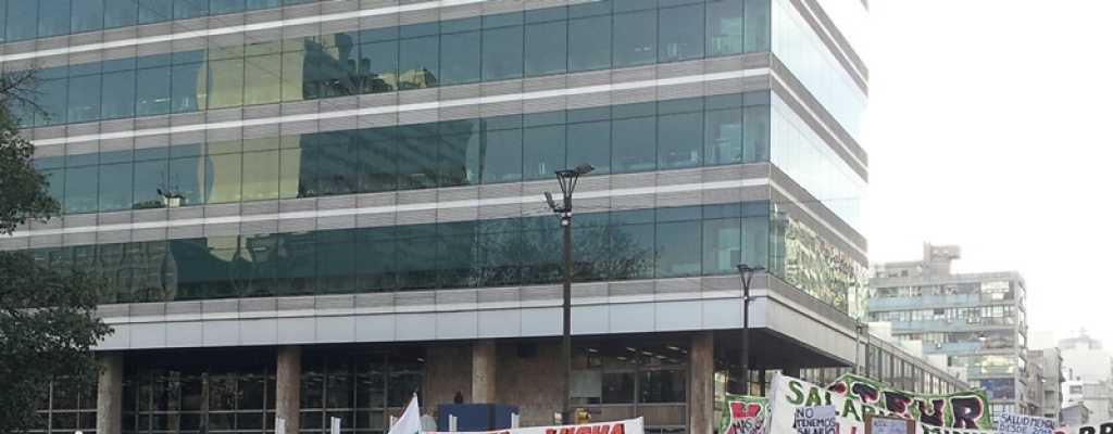 Paro de COFE y sindicatos de la educaci�n con reclamo frente al Ministerio de Econom�a