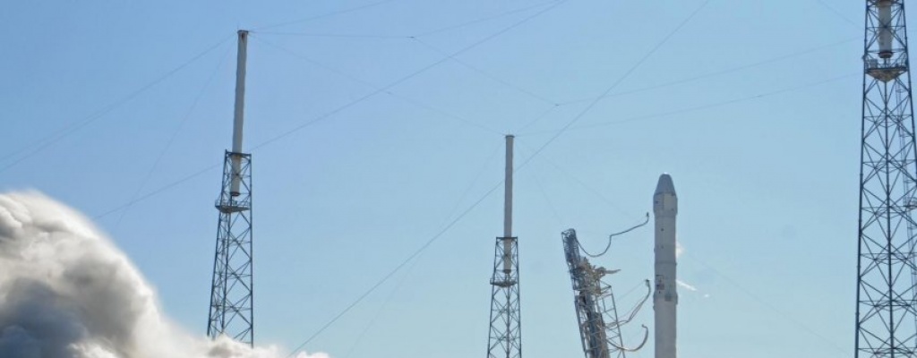 Explot� propulsor Falcon 9 durante despegue de c�psula Dragon de SpaceX 