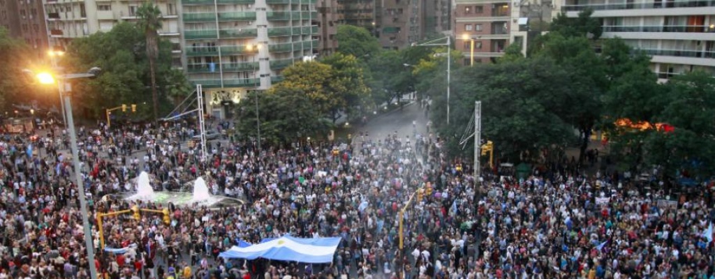 Marchan "hacia atr�s" para exigir justicia por atentado a AMIA 