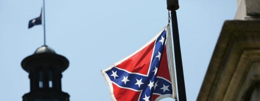 Carolina del Sur retira su controvertida bandera confederada