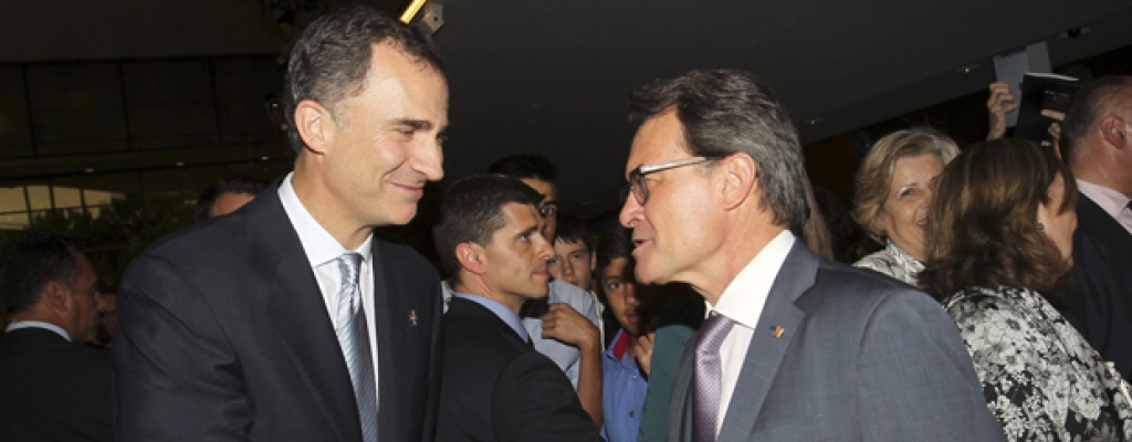 Felipe VI recibe al presidente catal�n en plena tensi�n independentista