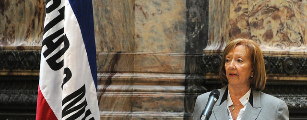 Mu�oz dijo que la actual Constituci�n "no refleja el Siglo XXI" y pidi� "aggionarla"