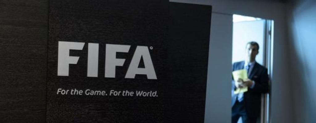 Seis dirigentes de la FIFA siguen detenidos en Suiza, Webb declar� ya en EEUU