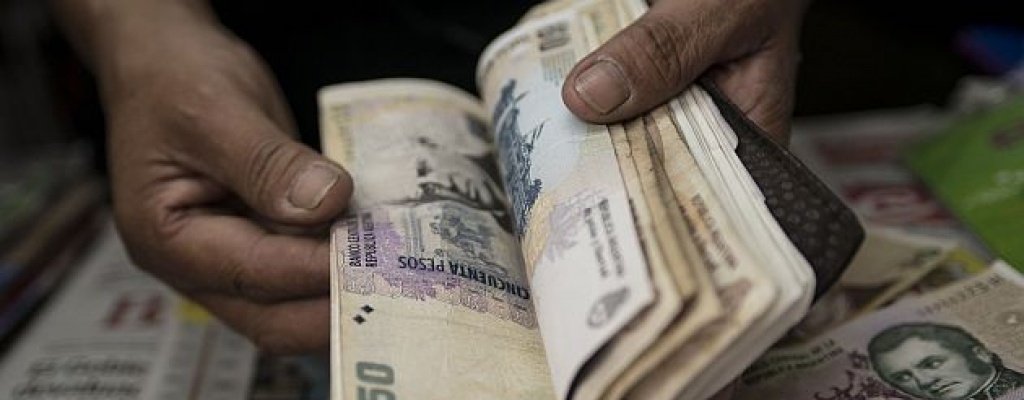 Turbulencia cambiaria en Argentina a tres semanas de comicios primarios