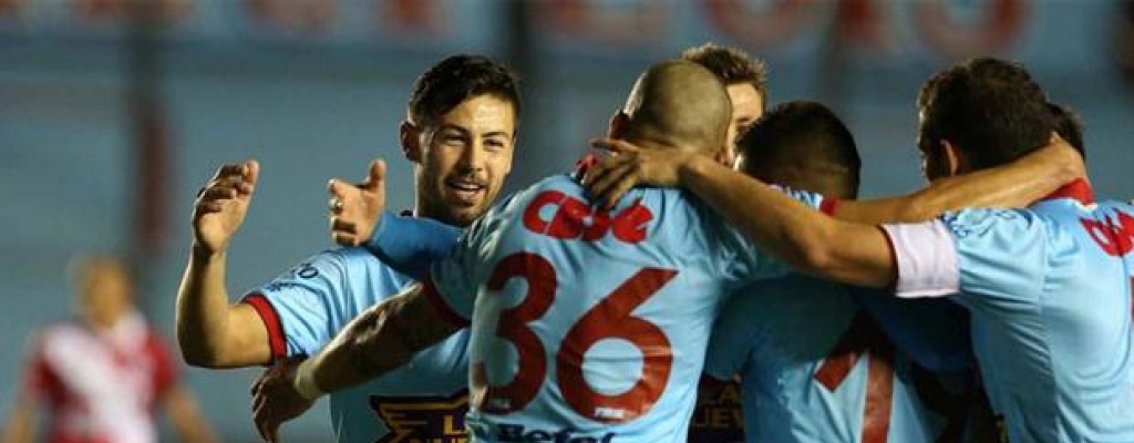 Doblete del "Tanque" Silva en triunfo de Arsenal sobre Argentinos