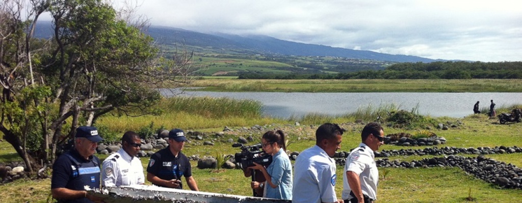 Expertos investigan restos de avi�n hallados en isla francesa