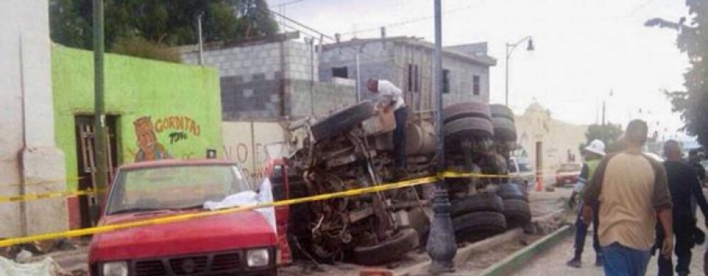M�xico: 16 muertos al embestir cami�n a grupo de peregrinos