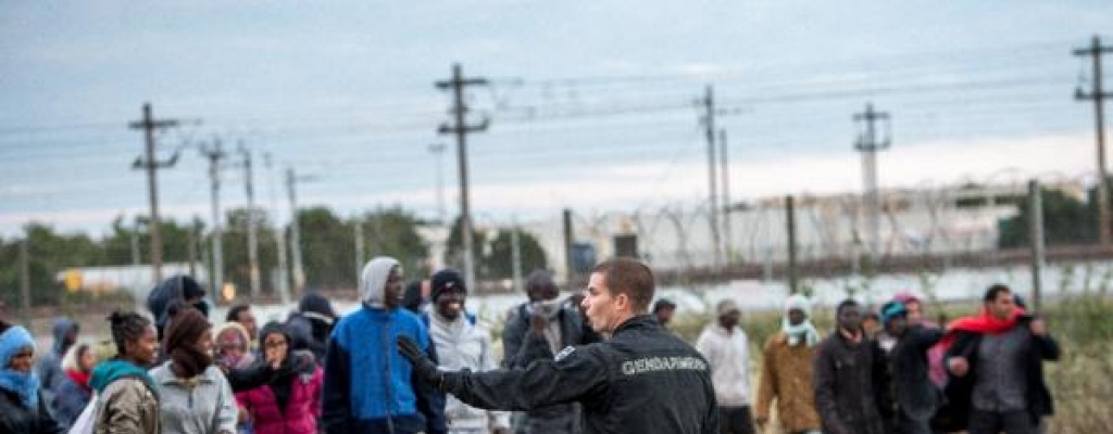 Cientos de migrantes intentan cruzar por t�nel del Canal de la Mancha