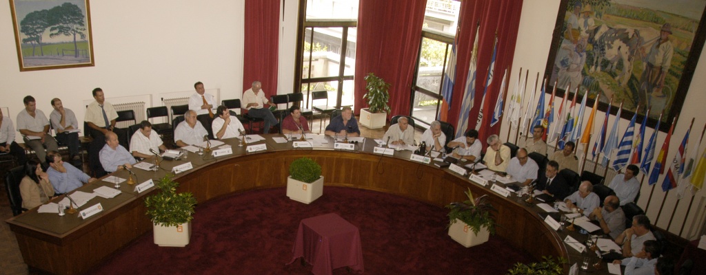 Intendencias recibir�n 3,33 % del PBI en el quinquenio y dinero extra para caminer�a