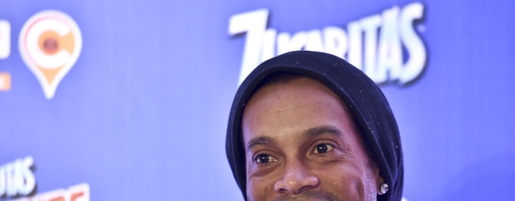 Ronaldinho vuelve al f�tbol en el Maracan� y ante su primer equipo