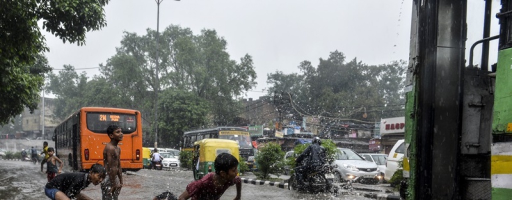 Centenares de muertos y millones de evacuados por el monz�n en Asia