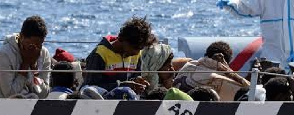 Cientos de inmigrantes intentan de nuevo cruzar a Reino Unido desde Calais