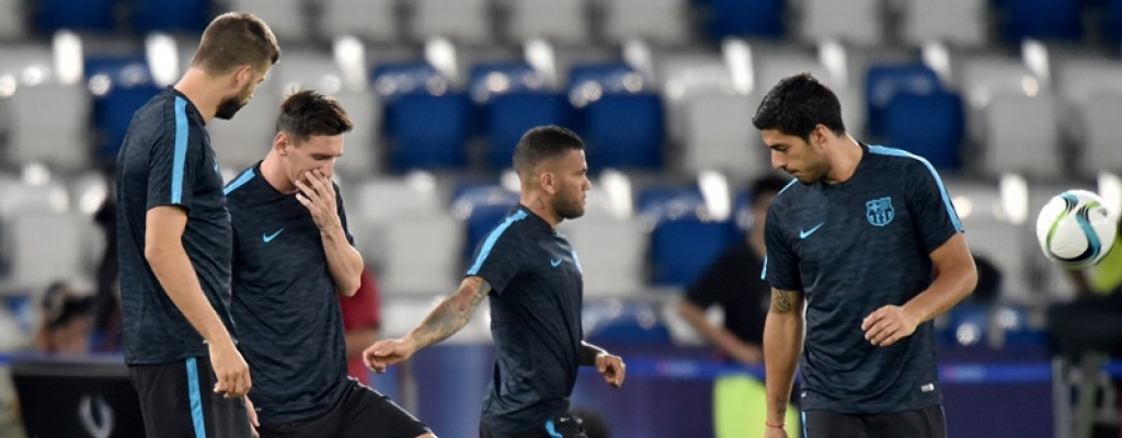 Barcelona y Sevilla se miden con la Supercopa Europea en juego