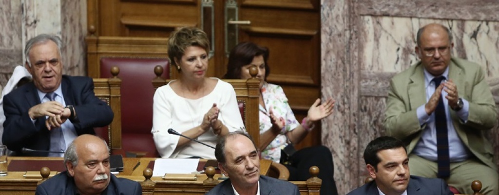 Grecia: Parlamento aprob tercer plan de rescate financiero