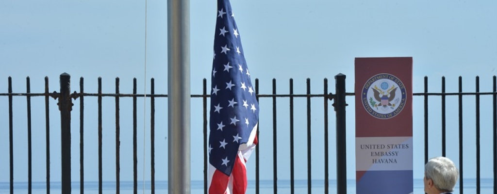 Bandera de Estados Unidos fue izada en La Habana; Kerry pidi una "democracia autentica" en Cuba