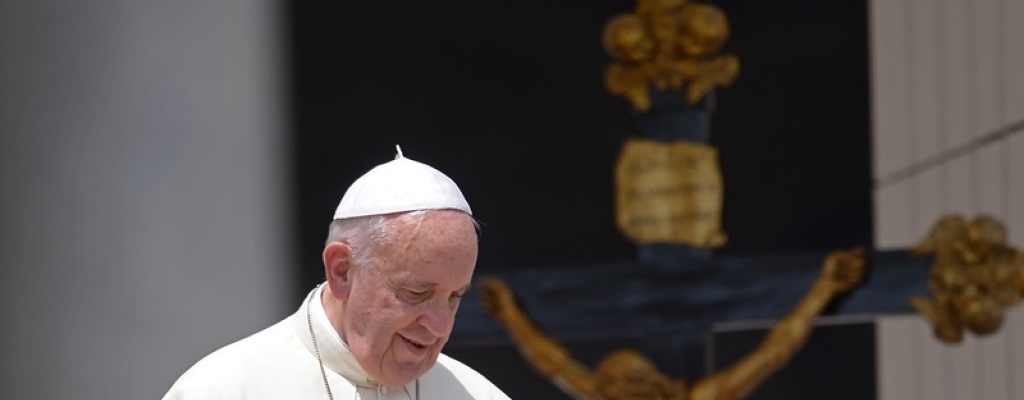 Papa Francisco reza por vctimas de catstrofe en puerto de China