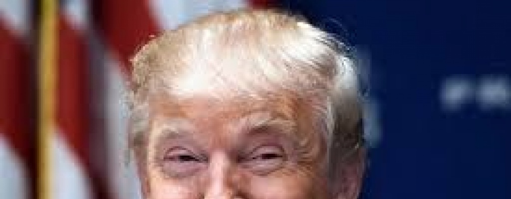 Trump prev que el caso de los emails "desacredite" a Hillary Clinton