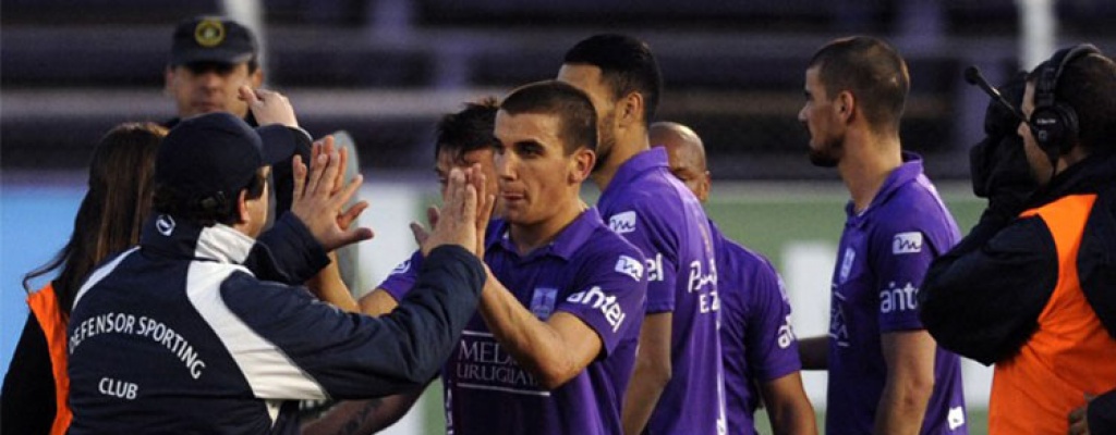 Sudamericana: Defensor gan 3-0 a Universitario y encamin la serie