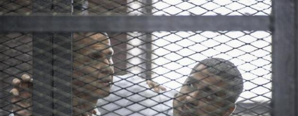 Corte egipcia conden a tres aos de crcel a periodistas de Al-Jazeera