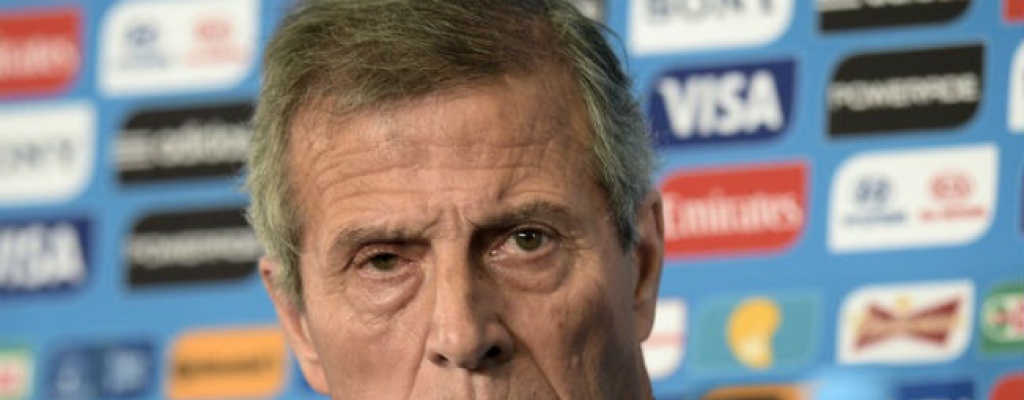 Lesin de Abel Hernndez y convocatoria de Michael Santos