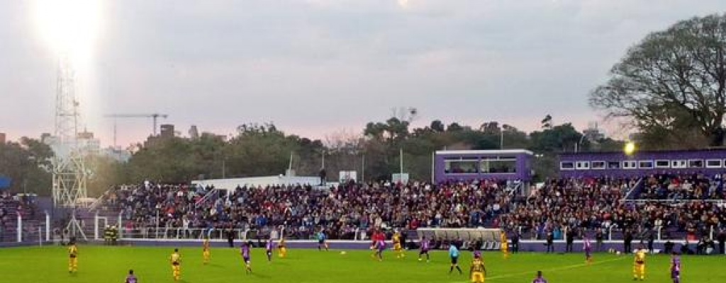 Nacional y Pearol cayeron en salidas; Fnix y Wanderers son lderes 