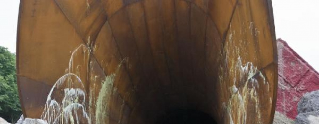 Vandalizada de nuevo la gran escultura de Anish Kapoor en Versalles