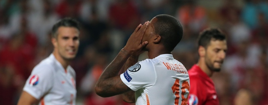 Holanda complicado tras derrota; Repblica Checa e Islandia en Euro 2016