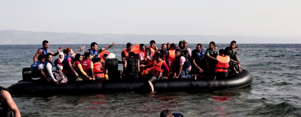 Ferry griego rescat 61 migrantes del Mar Egeo