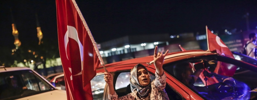 Enfrentamientos entre kurdos y el ej�rcito se propagan a las calles en Turqu�a