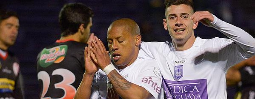 Defensor venci� 2-0 a Rentistas y alcanz� la cima del Torneo Apertura