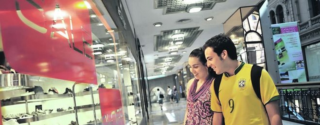 Creci� la llegada de argentinos y baj� la de brasile�os en los primeros ocho meses de 2015