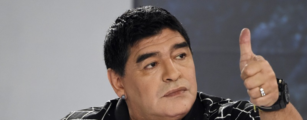 Maradona dijo que "Blatter ense�� a robar a Platini"