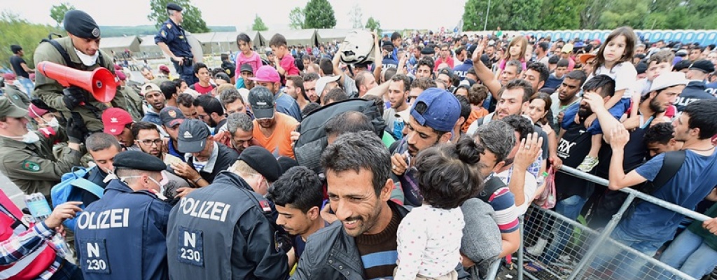 Hungr�a coloc� alambradas en su frontera con Croacia 