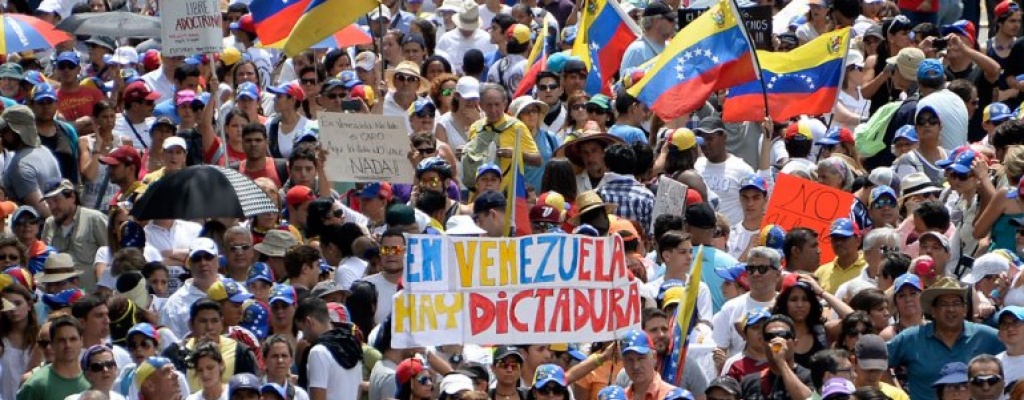 2.000 venezolanos se concentran en apoyo a l�der opositor Leopoldo L�pez