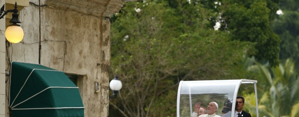 Francisco lleg� a Holgu�n: Cuna del cristianismo cubano y los hermanos Castro 