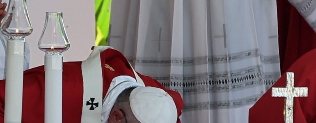 Francisco pidi� "superar la resistencia al cambio"