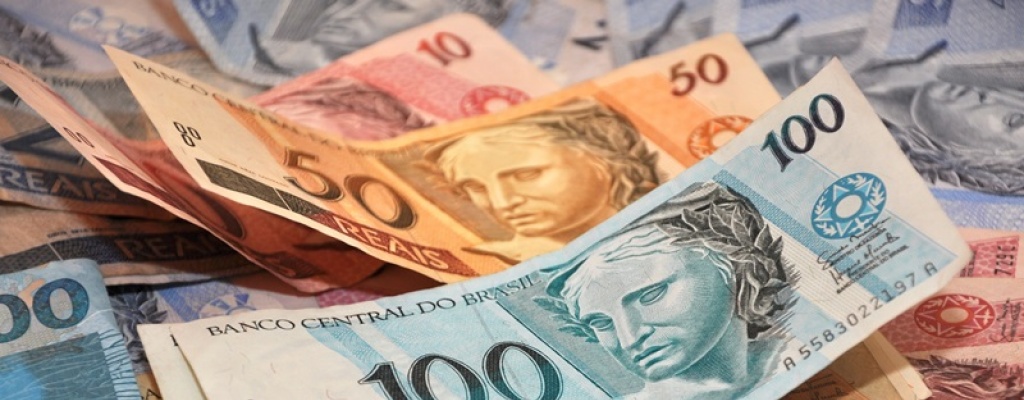 Brasil: Moneda cay� a m�nimo hist�rico al romper barrera de cuatro reales por d�lar