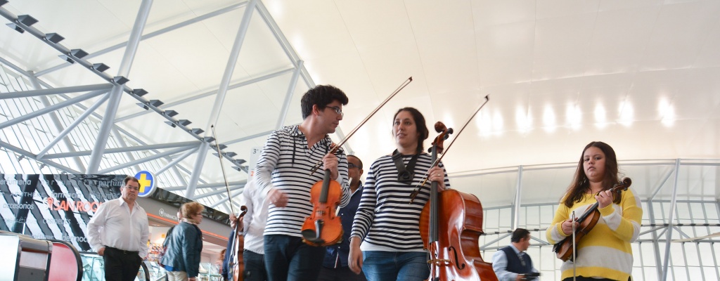 Aeropuerto de Carrasco y ScotiaBank recibieron la primavera junto a la Sinf�nica Juvenil del Sodre