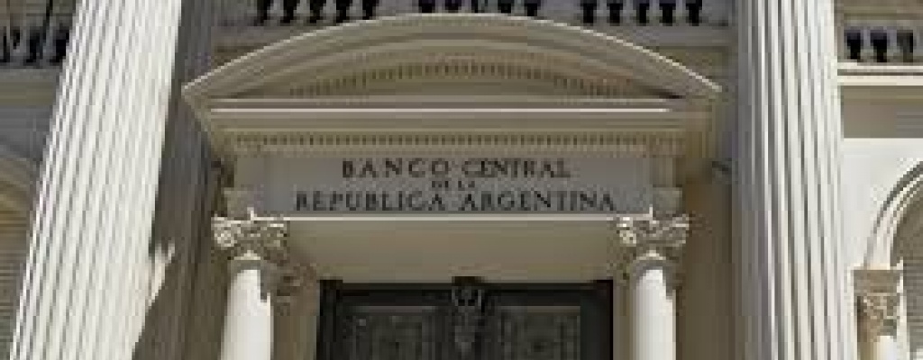 Banco Central argentino acelera devaluaci�n 