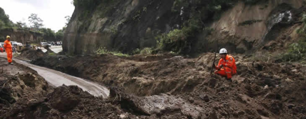 Al menos un muerto y 25 heridos por deslave en Guatemala
