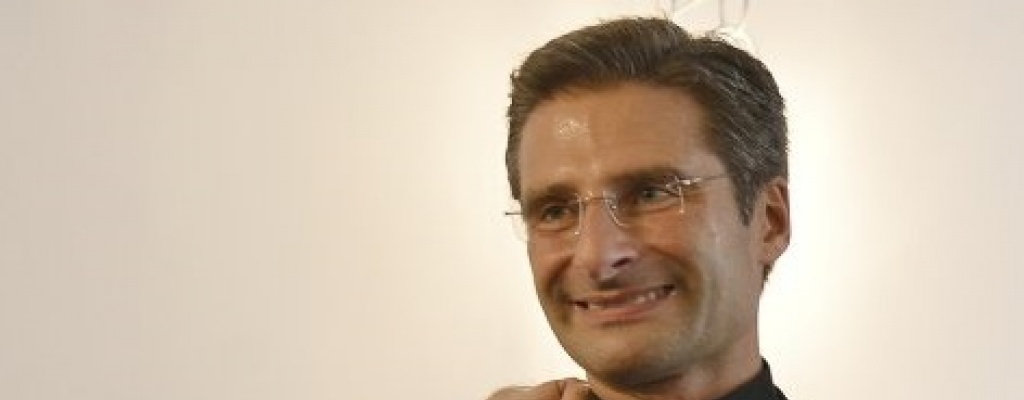 Cura polaco confes su homosexualidad y el Vaticano lo suspendi