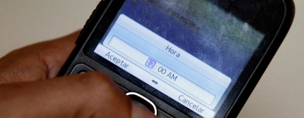 Presidente de ANTEL pidi disculpas "por inconvenientes" con la hora en celulares