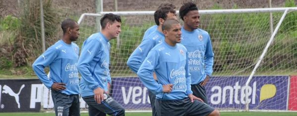 Arevalo Ros descartado y Rolan titular en el ataque ante Colombia