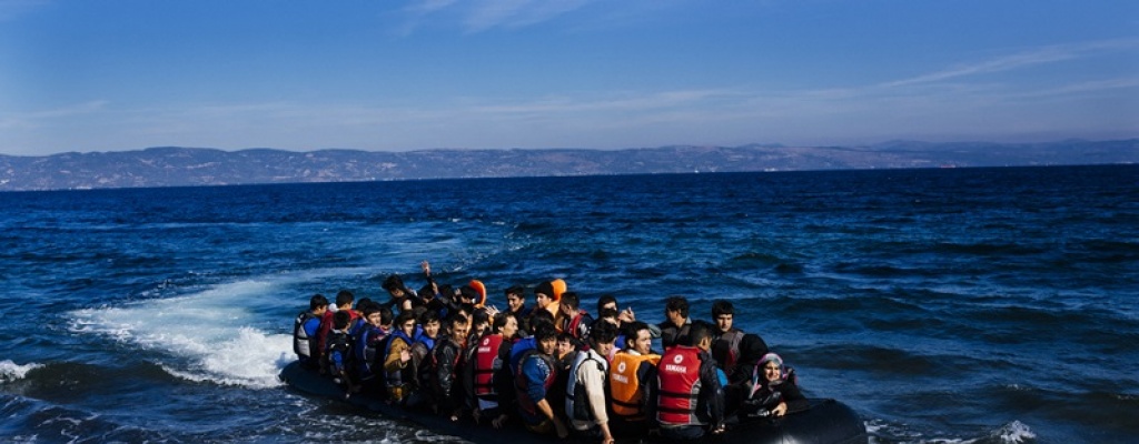 Ocho desaparecidos tras choque entre patrullero griego y barco