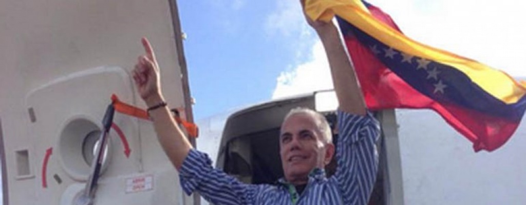 Venezuela: Opositor Manuel Rosales detenido al volver del exilio 